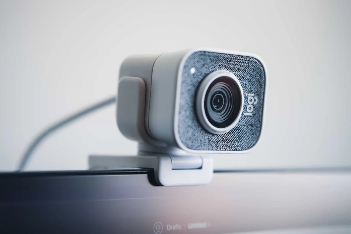 AI-powered e-learning video presenter created from headshot
